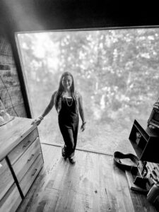 treetop-retreat-ohio-room-interior