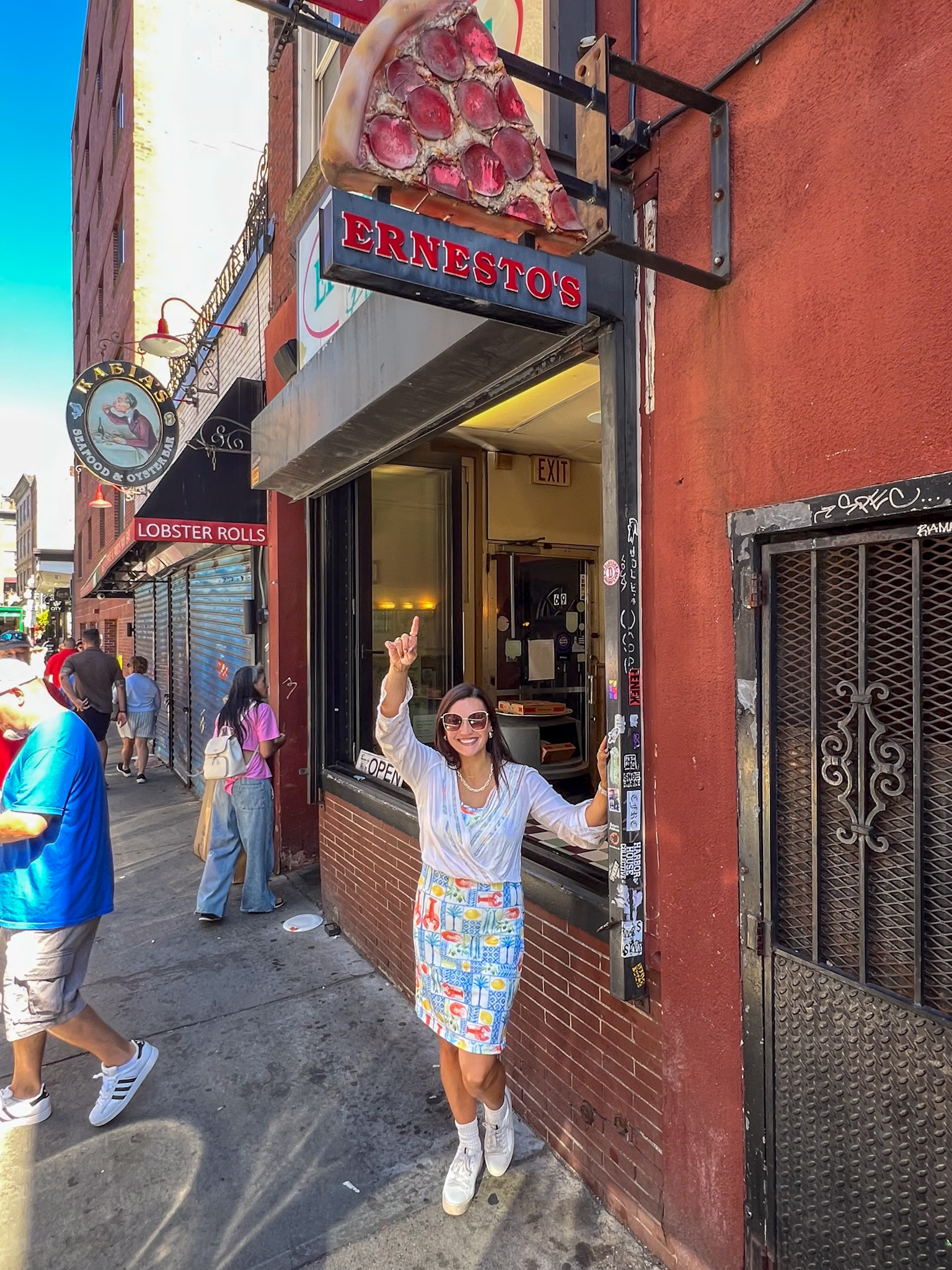 Pizza in North End Ernestos