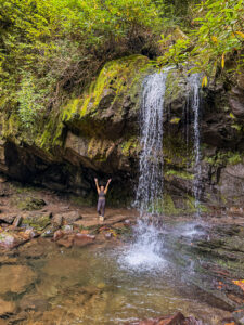 Grotto Falls trail – Waterfall Hikes in the Great Smoky Mountains