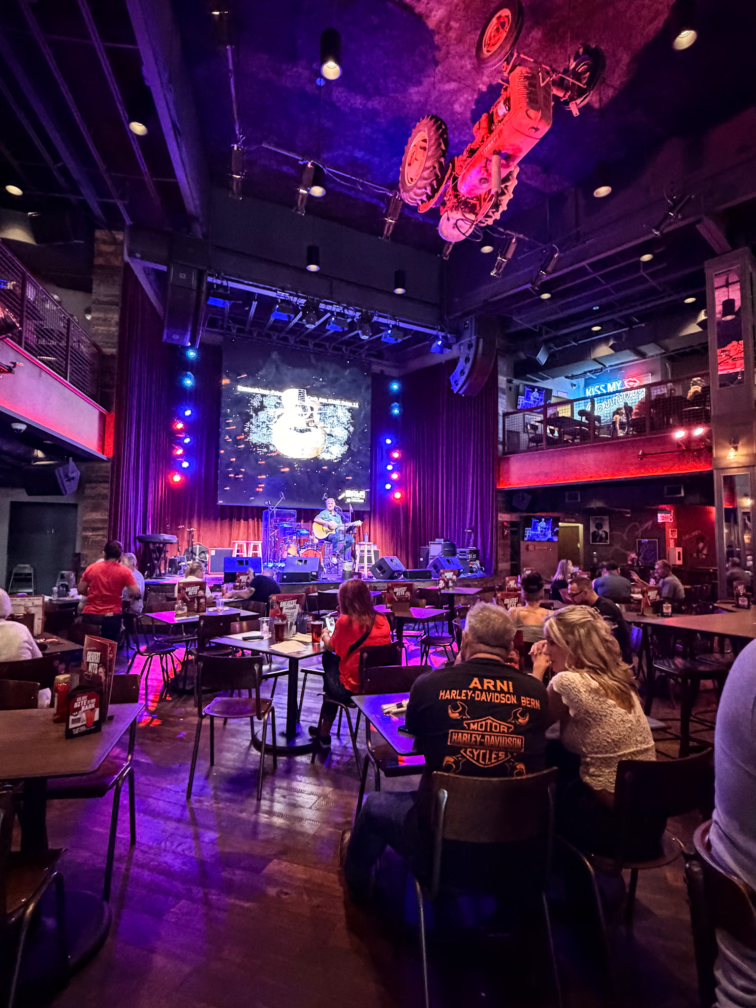 top places to eat in Gatlinburg – Blake Shelton’s Ole Red live music restaurant