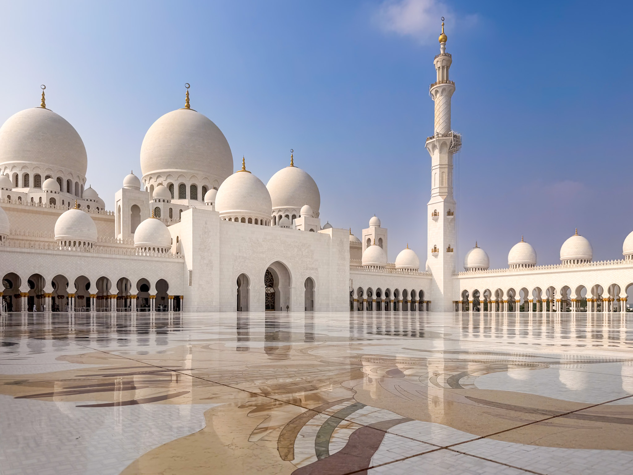 Sheikh Zayed Grand Mosque Guide interior chandeliers and marble details