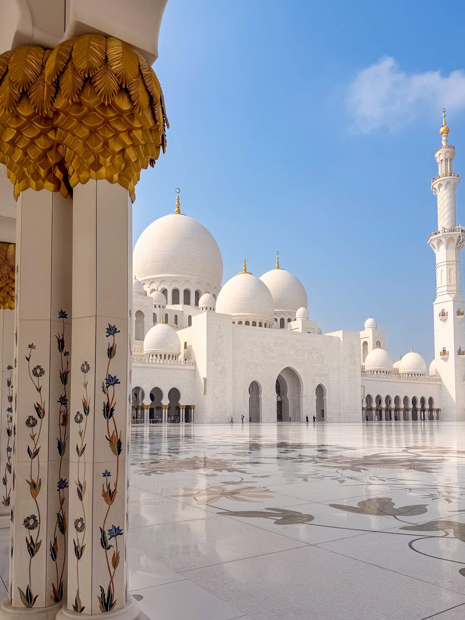 One perfect day in Abu Dhabi from Dubai at Sheikh Zayed Grand Mosque