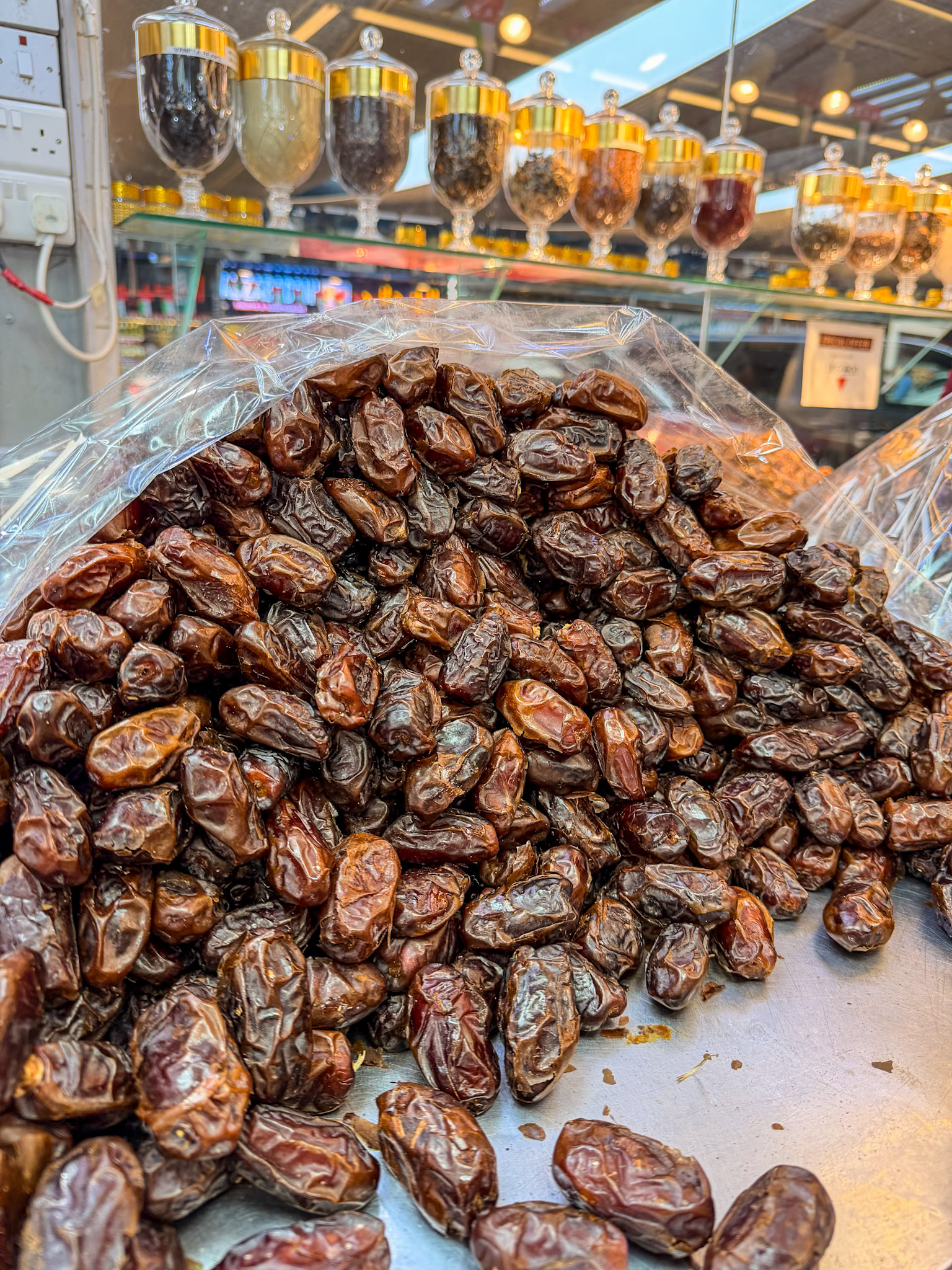 Dates Market shopping on one perfect day in Abu Dhabi from Dubai