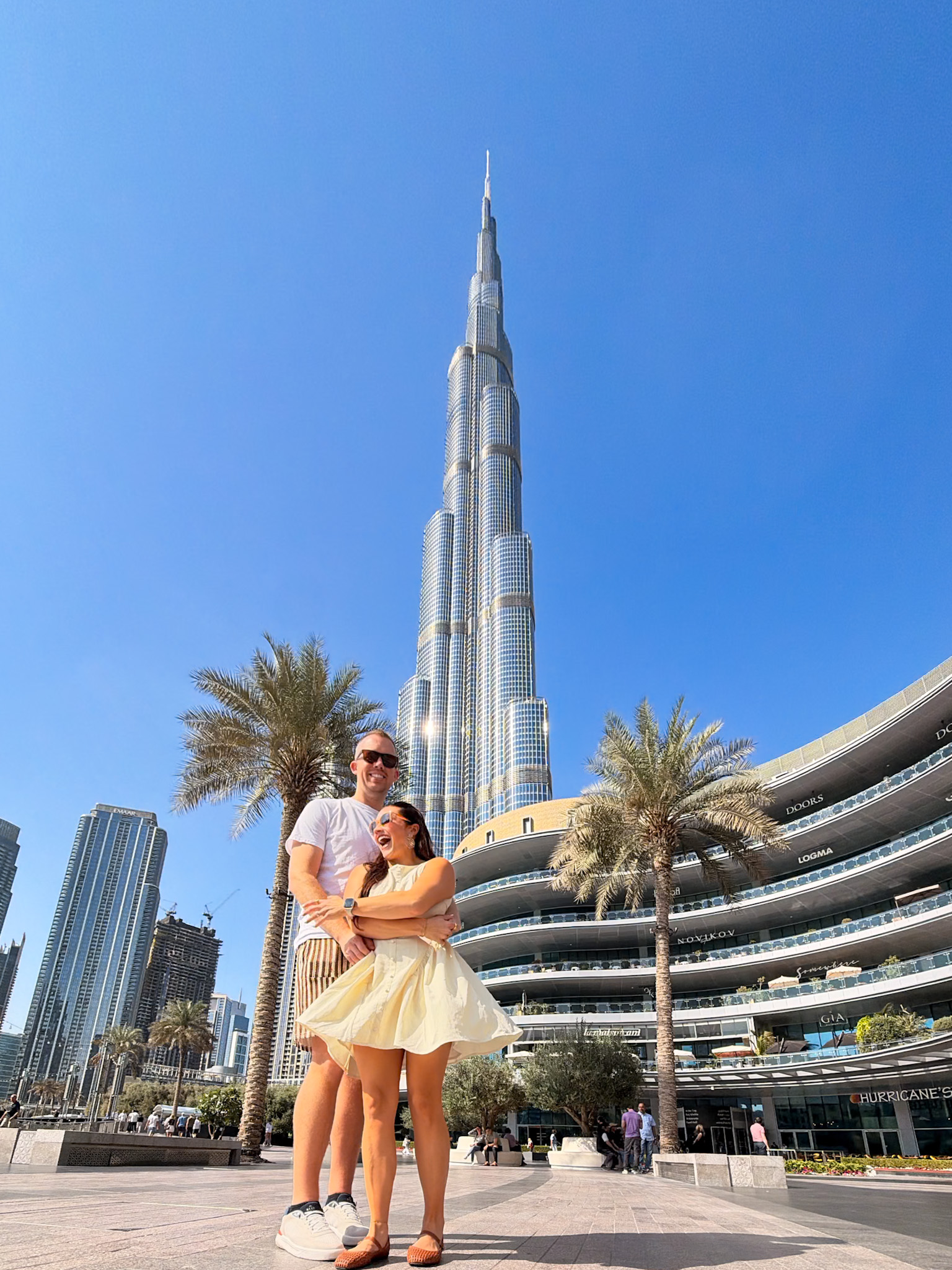 Dubai Mall & Fountain Show Guide showing shopping and attractions