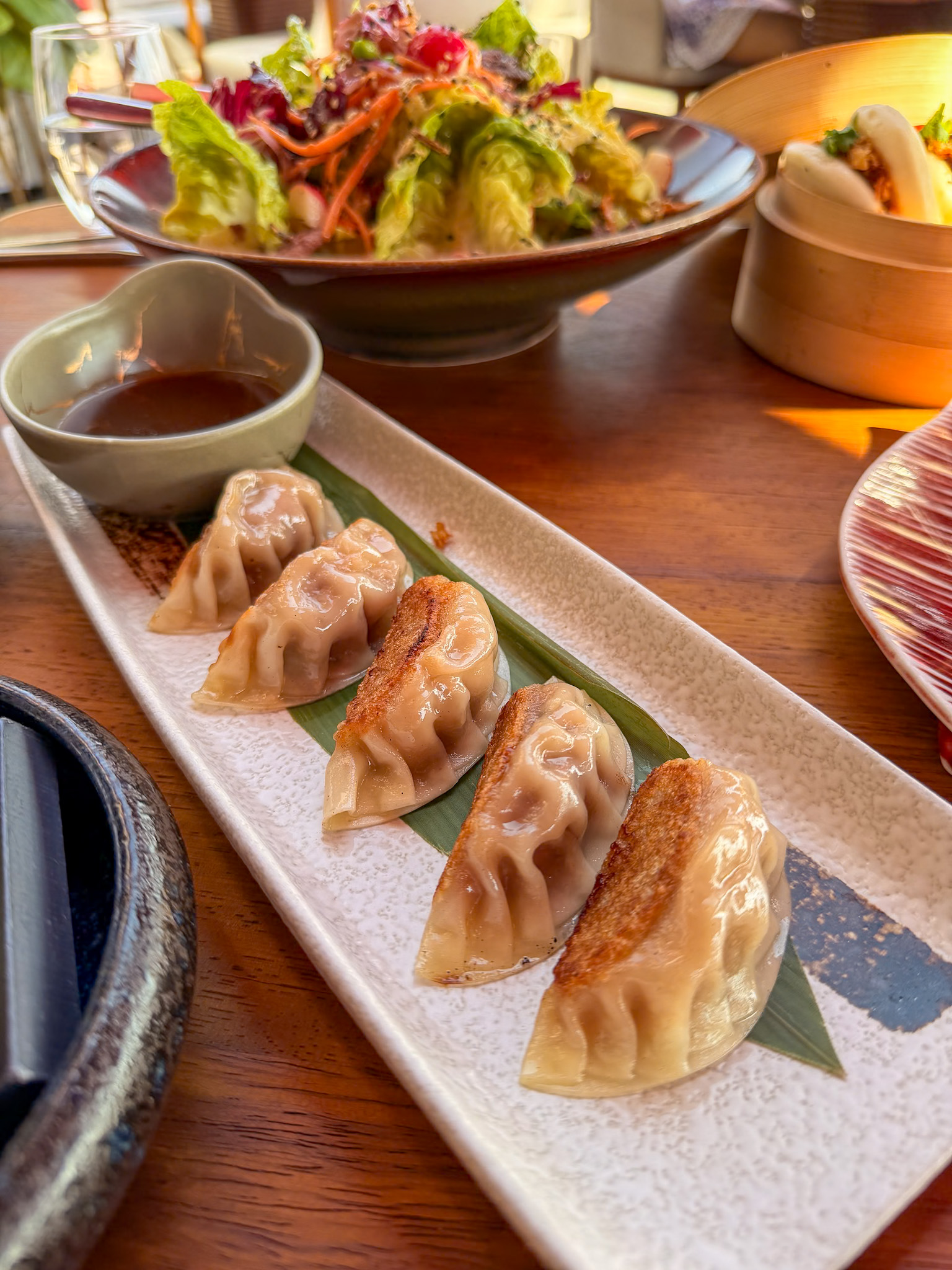 CÉ LA VI Dubai review food spread