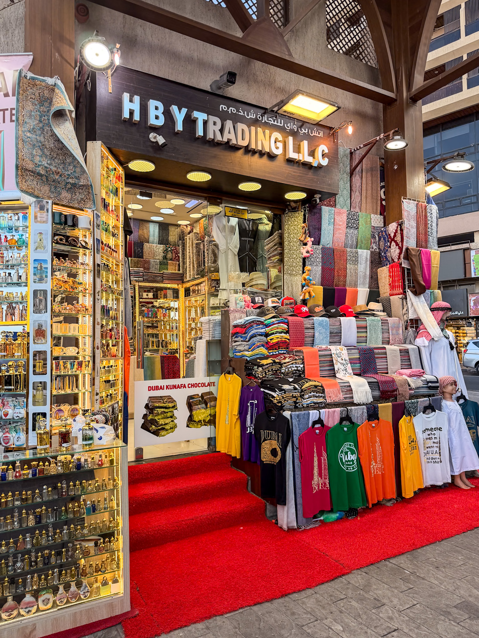 Old Dubai guide shopping on Old Baladiya Street