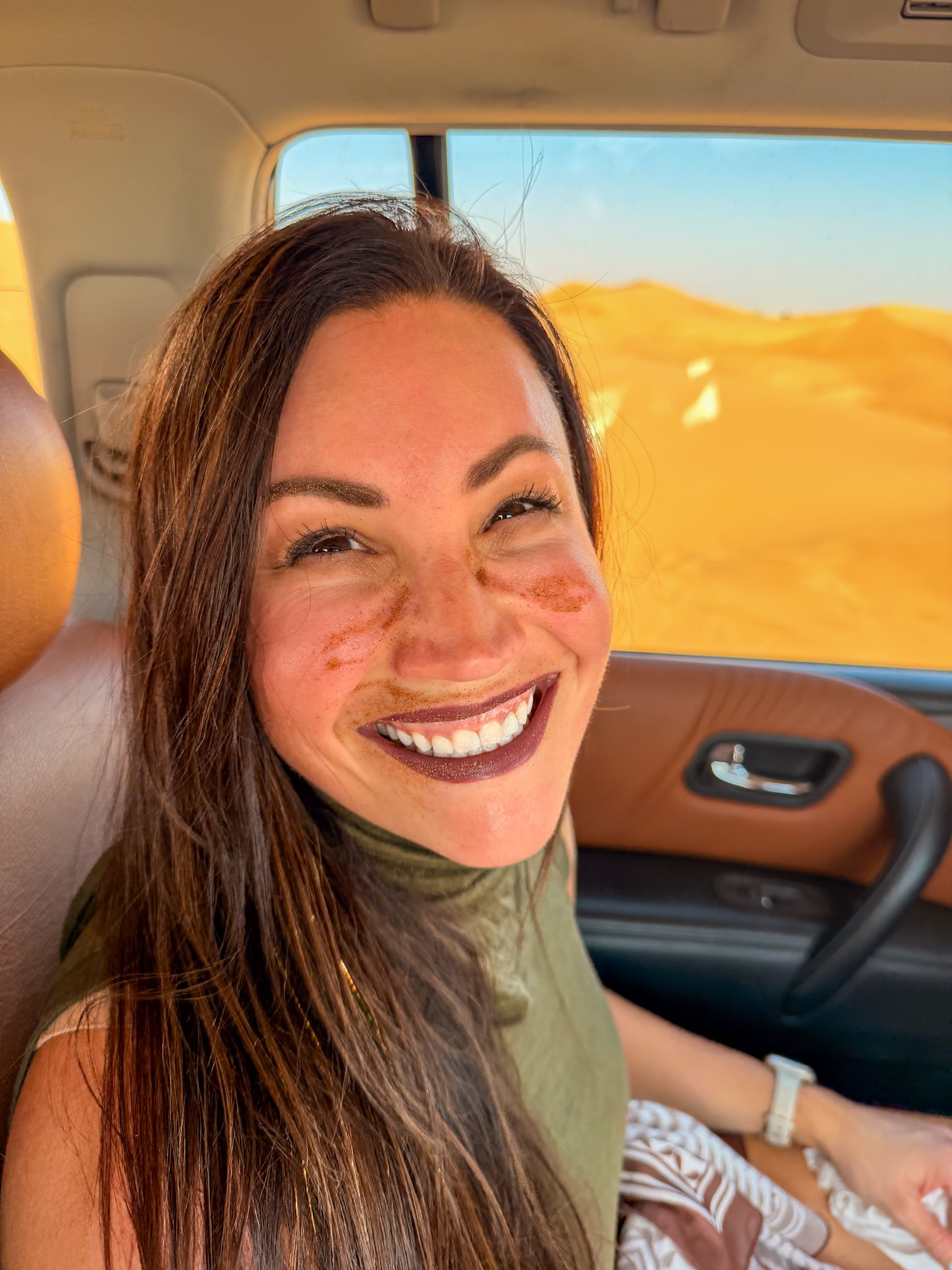 Dubai desert drive through rolling sand dunes