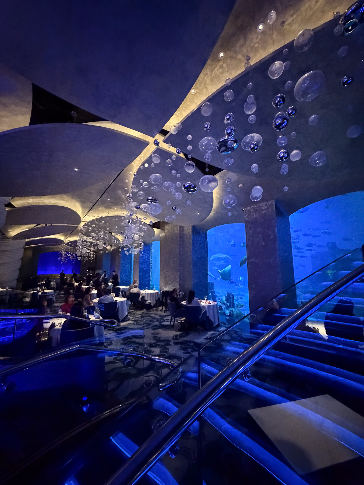 Where to Eat in Dubai: Best Restaurants With Views at Ossiano aquarium