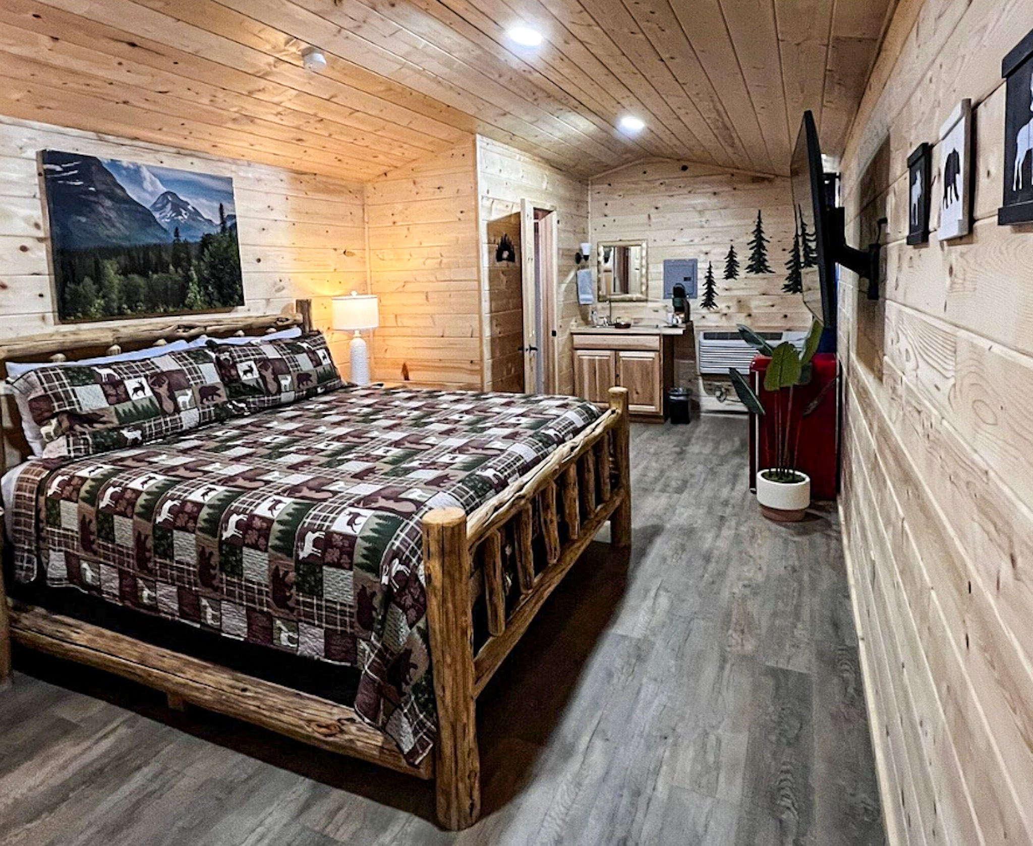 Gold Mine Hotel Idaho City themed hotel rooms