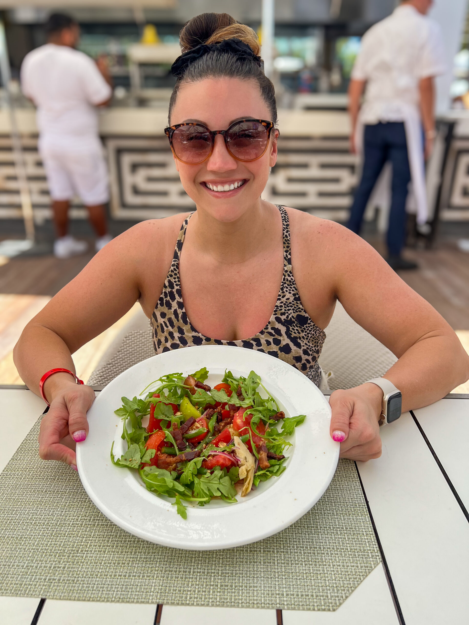 Fontainebleau Miami Beach review bowtie pool area food
