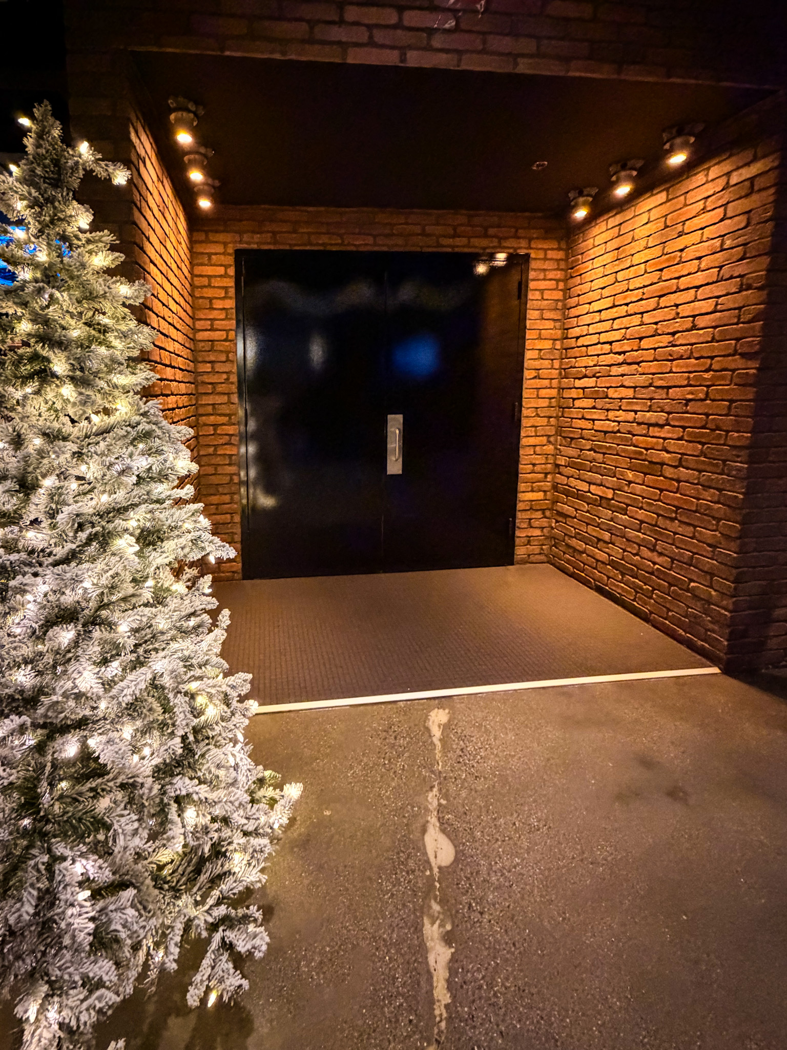 Heirloom Restaurant Reston hidden speakeasy entrance