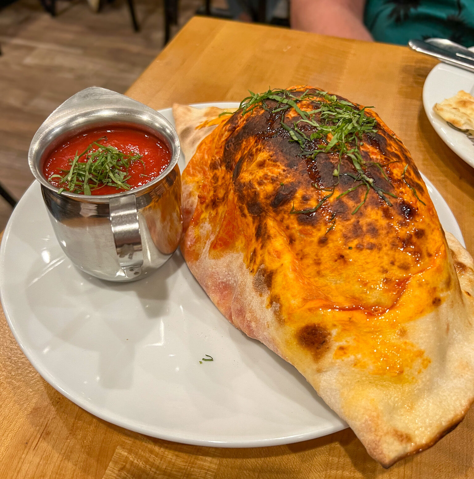 Mister 01 South Beach review interior of small casual pizza restaurant