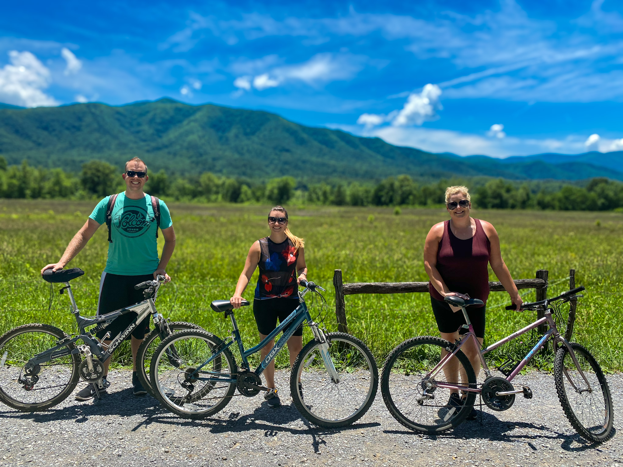 best things to do in Townsend TN Cades Cove scenic loop wildlife