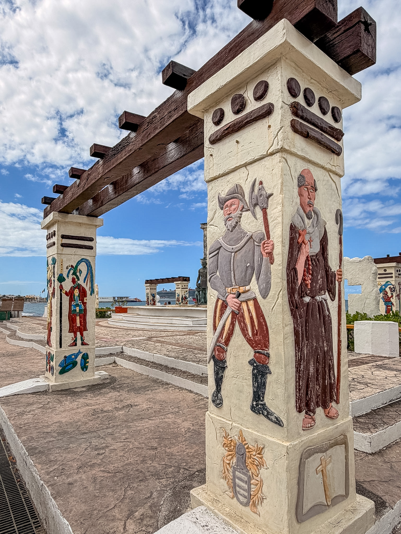 things to do near the Cozumel cruise port Monumento al Mestizaje arches