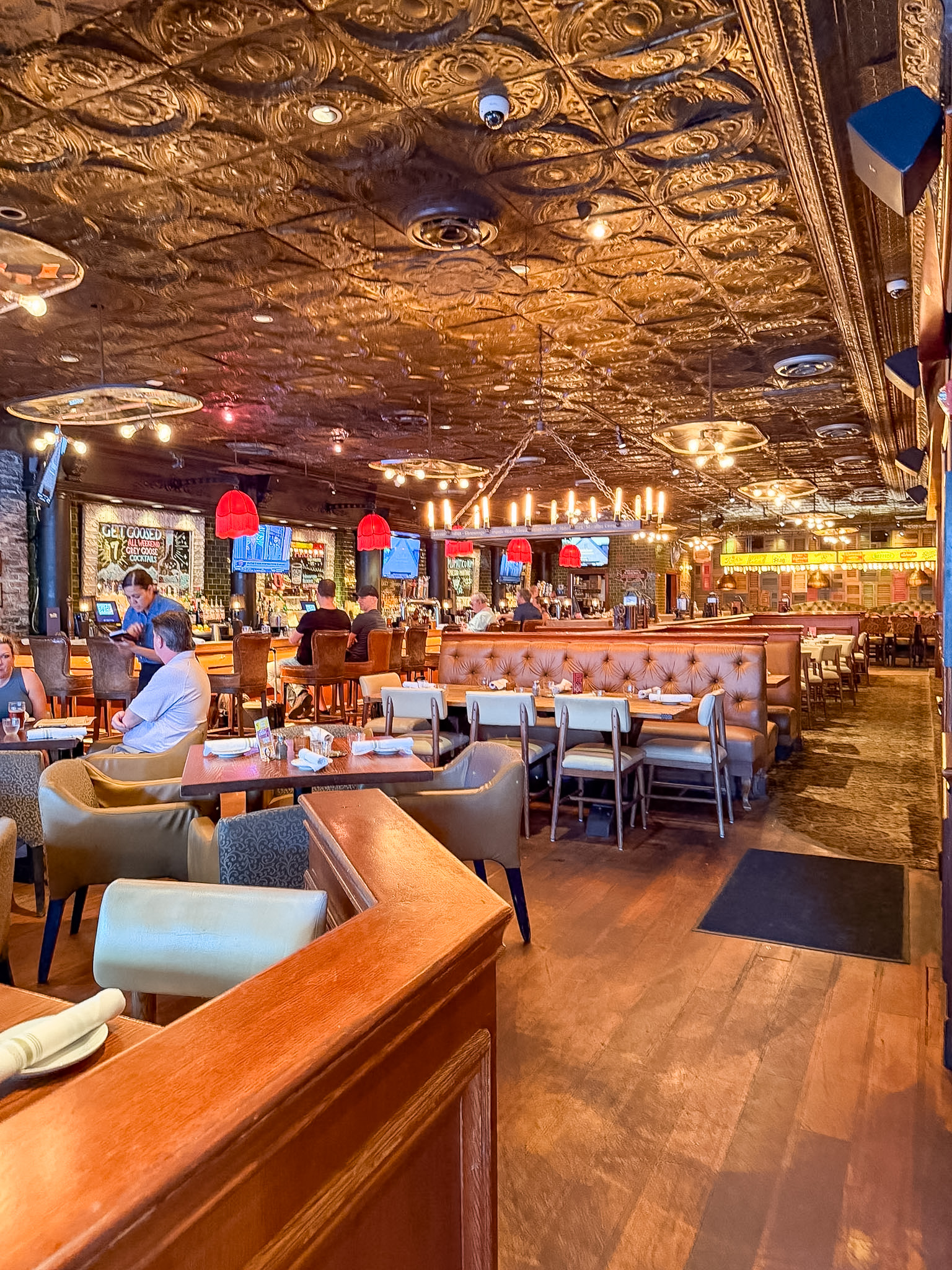 Outdoor dining scene along Las Olas Boulevard restaurants