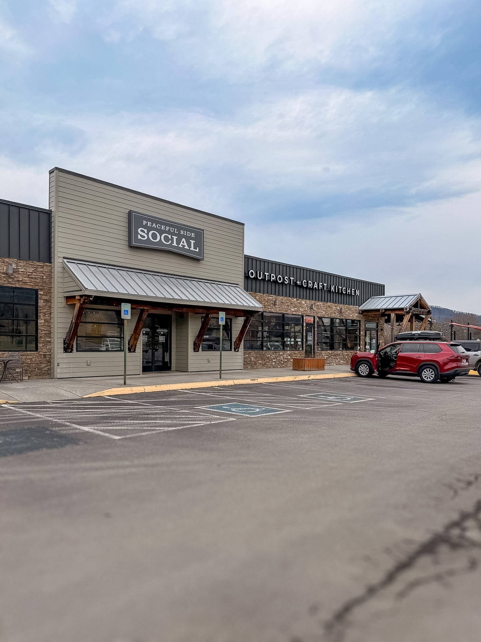 Peaceful Side Social Townsend review exterior view