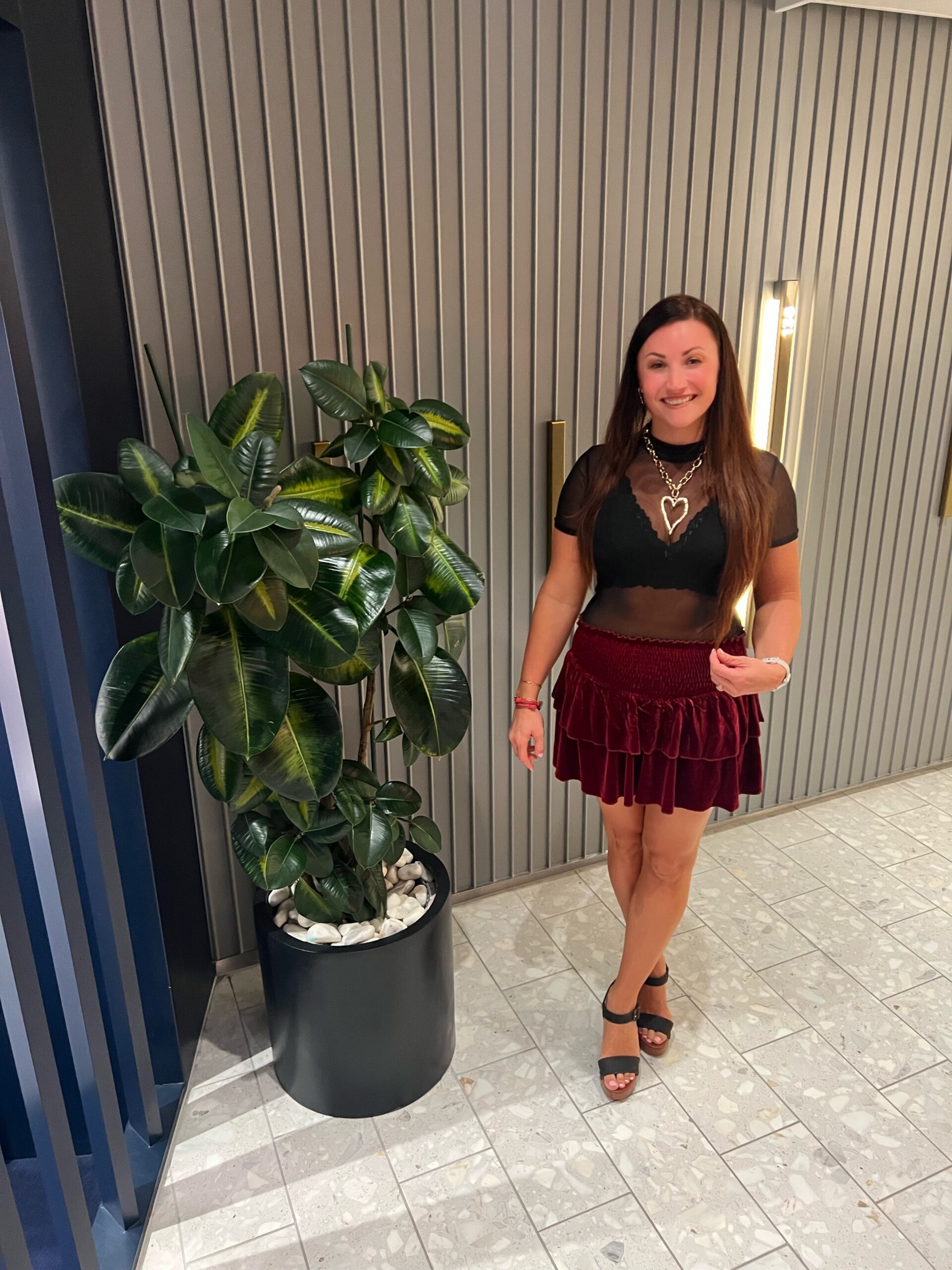 what to wear on a Virgin Voyages cruise smart casual dinner look