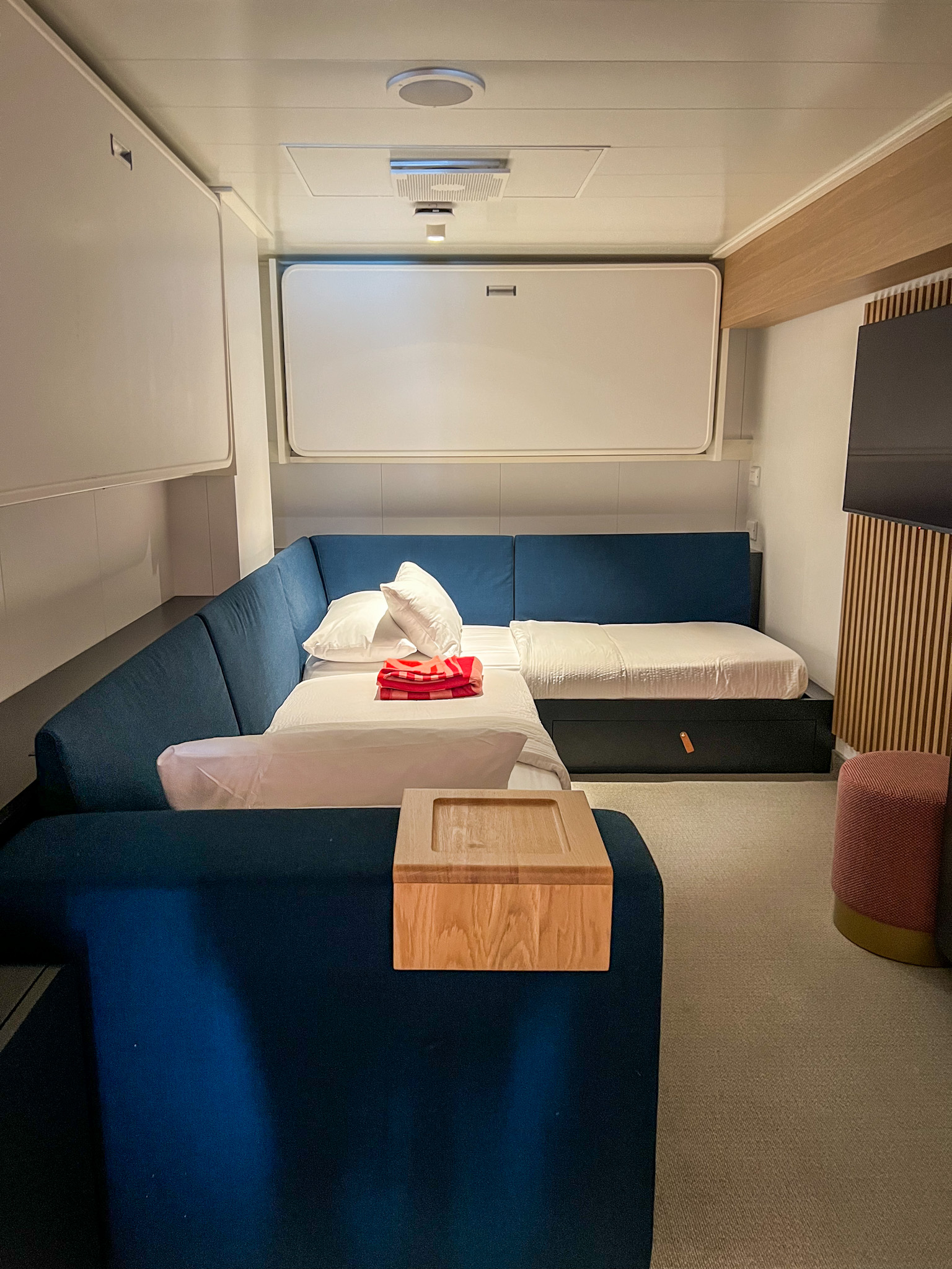 7 random things I’ve discovered on Virgin Voyages split cabin beds