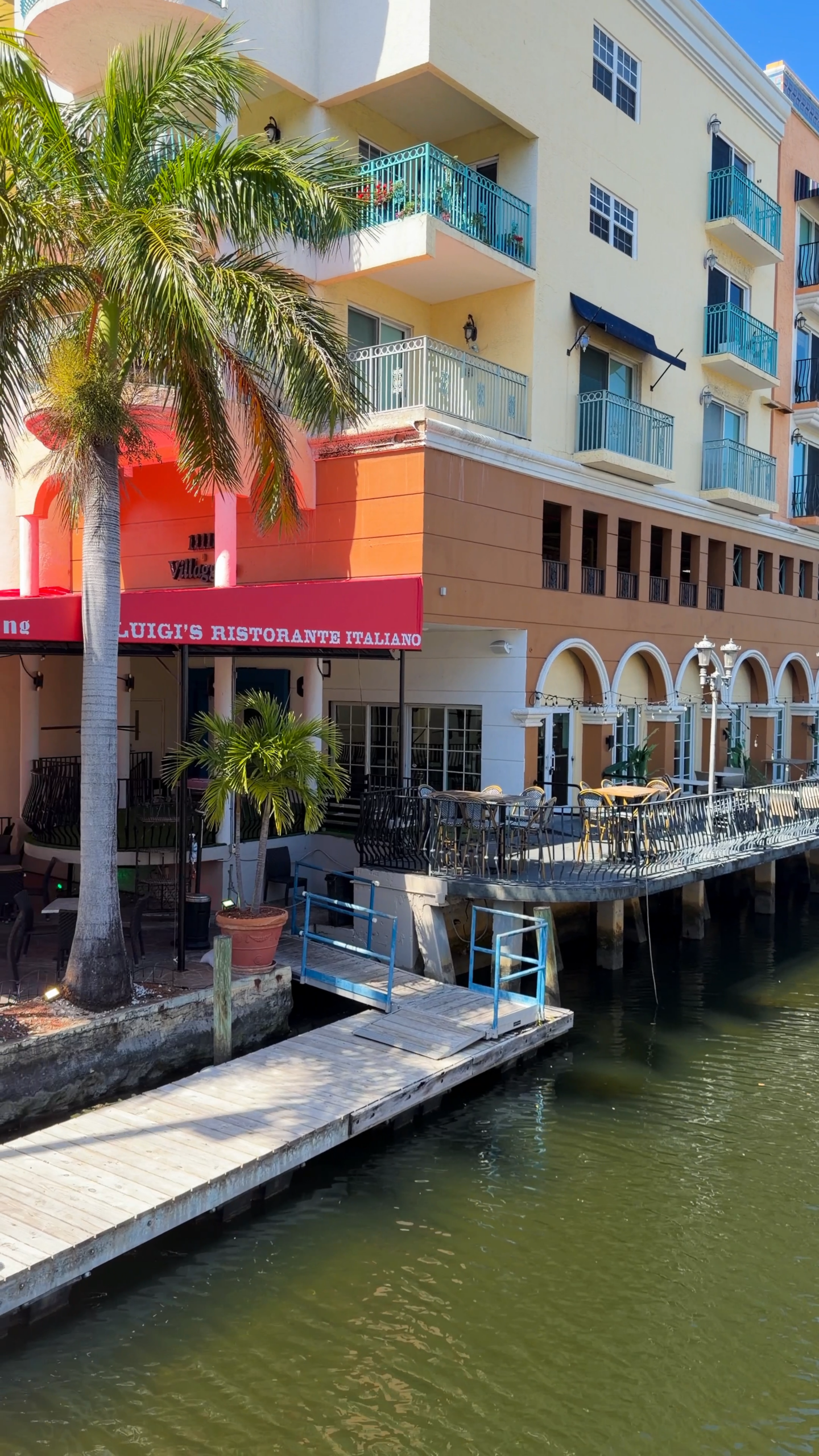Outdoor dining scene along Las Olas Boulevard restaurants