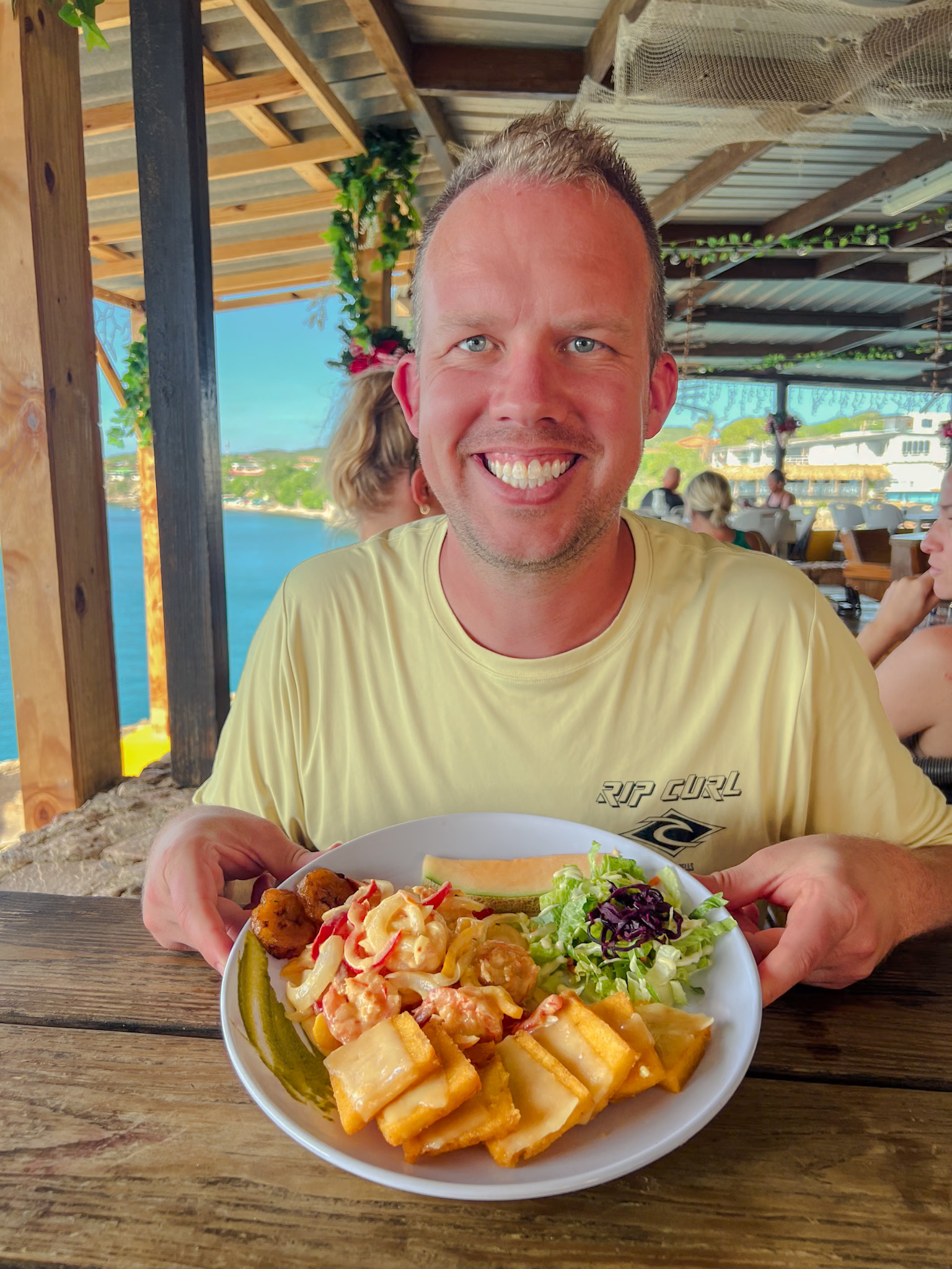 Playa Forti Curaçao restaurant open air seating above ocean