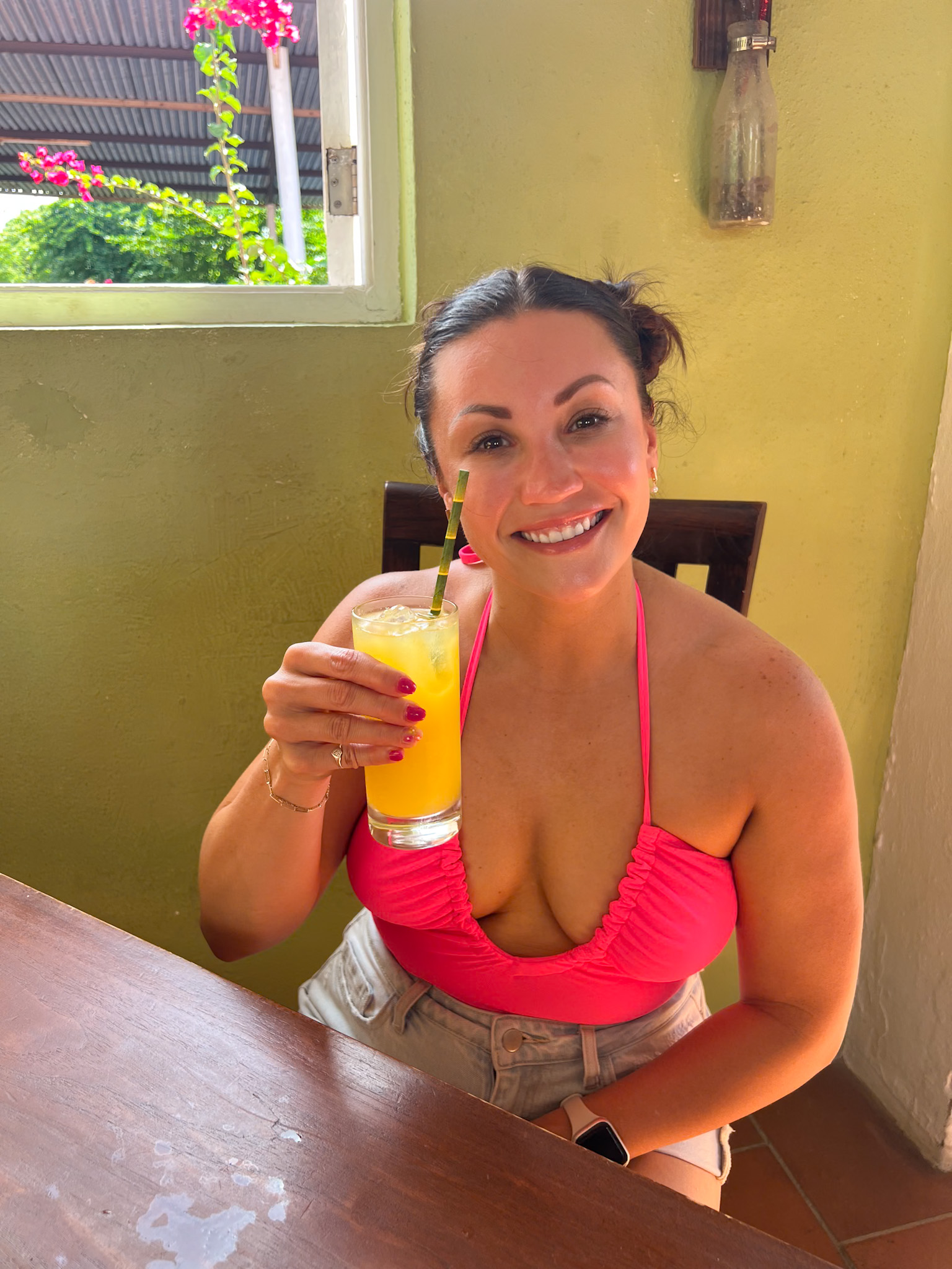 Hofi Cas Cora Curaçao Review fresh juice served at brunch table