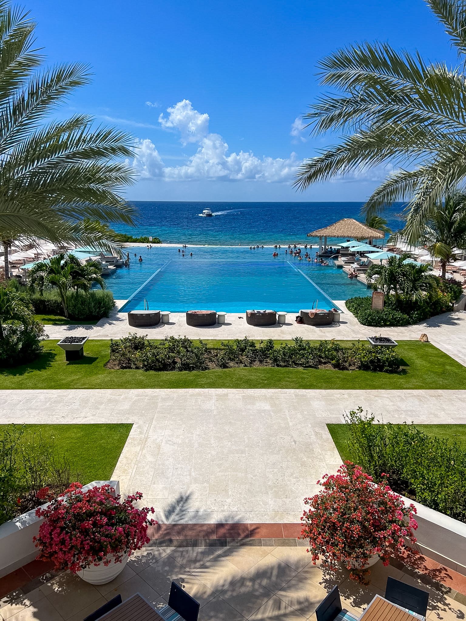 Sandals Royal Curaçao Review infinity pool 