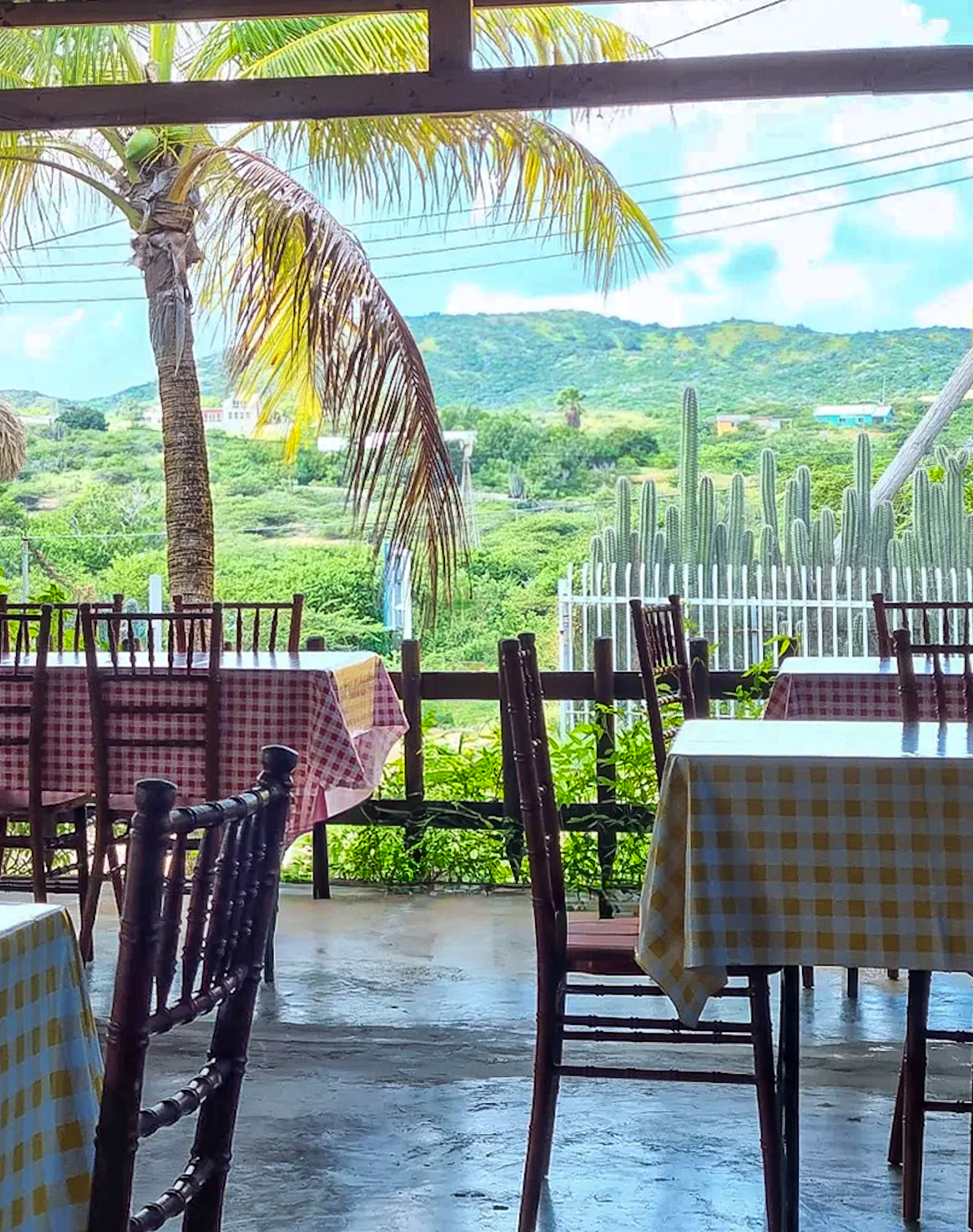 best lunch spots in Curaçao local restaurant Landhuis Dokterstuin