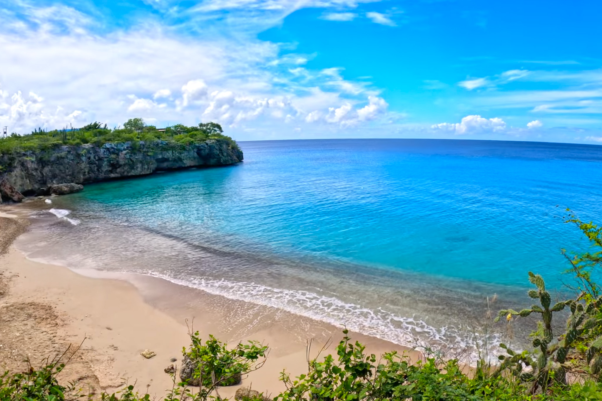 hidden beaches in Curaçao Playa Jeremi calm water