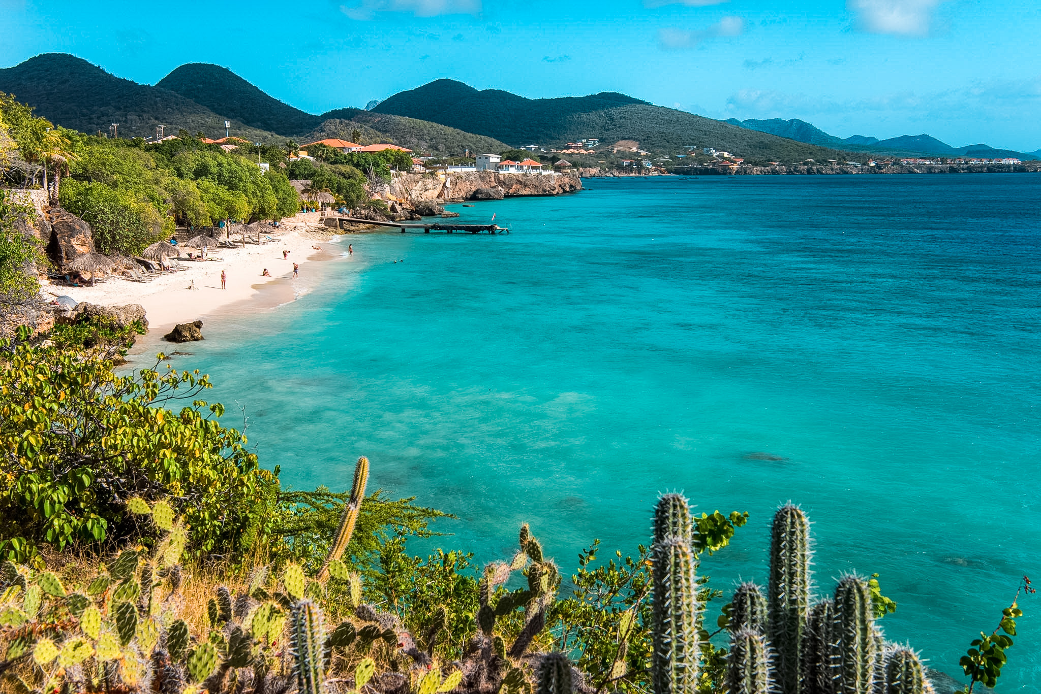 Playa Forti Curaçao restaurant view overlooking cliff jumping spot