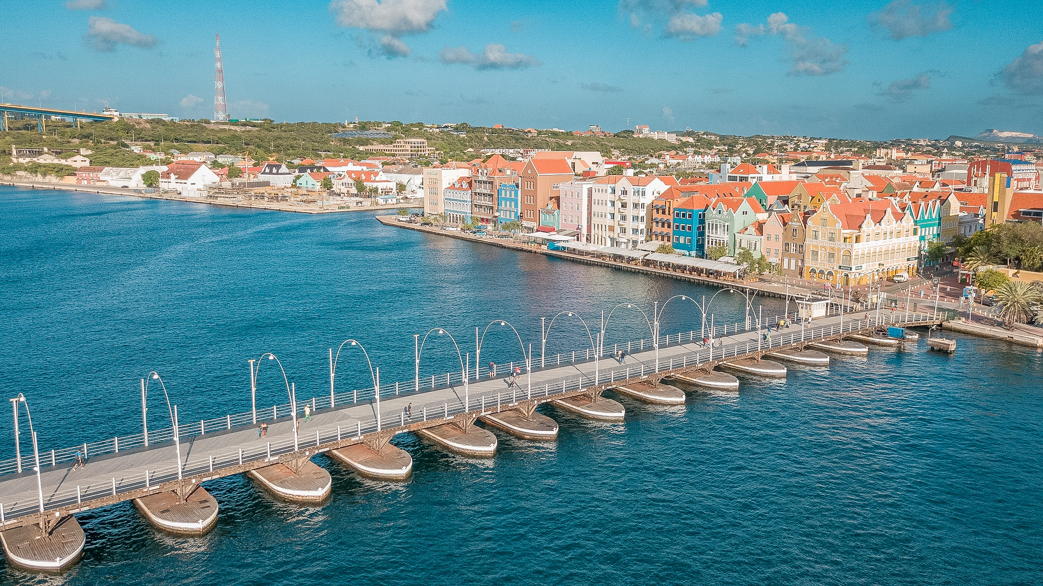 best things to do in Curaçao Willemstad colorful buildings