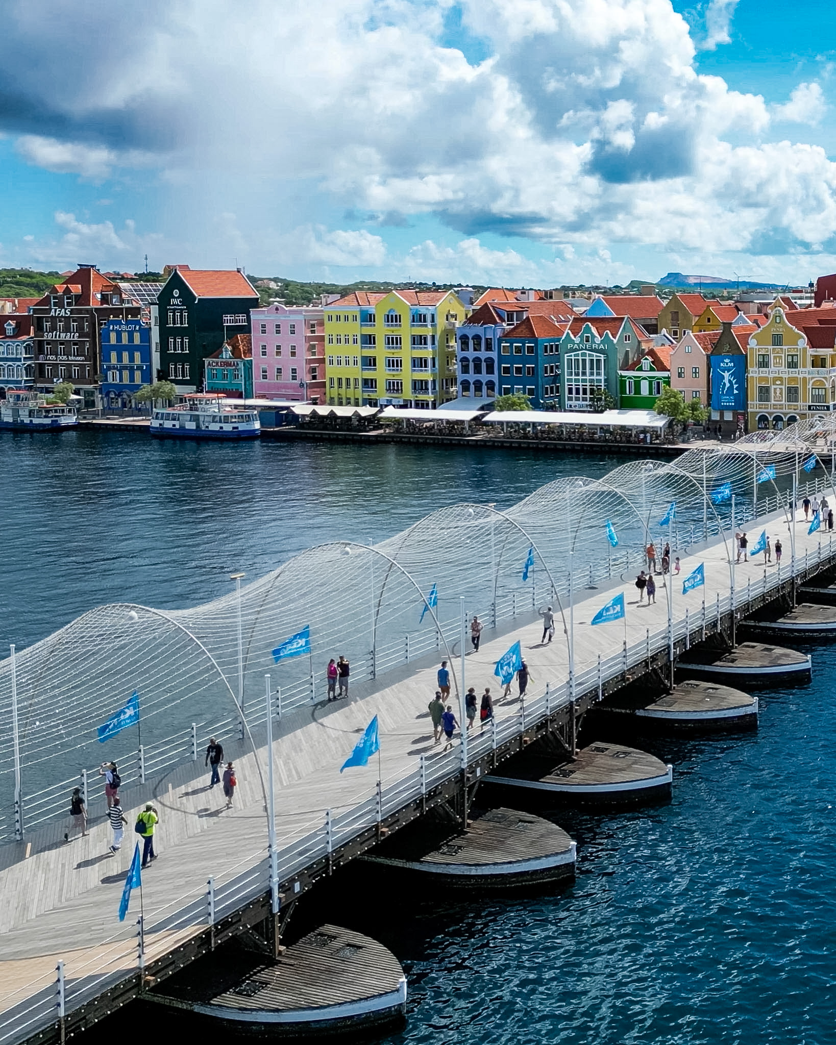 one day in Willemstad itinerary Queen Emma Bridge crossing