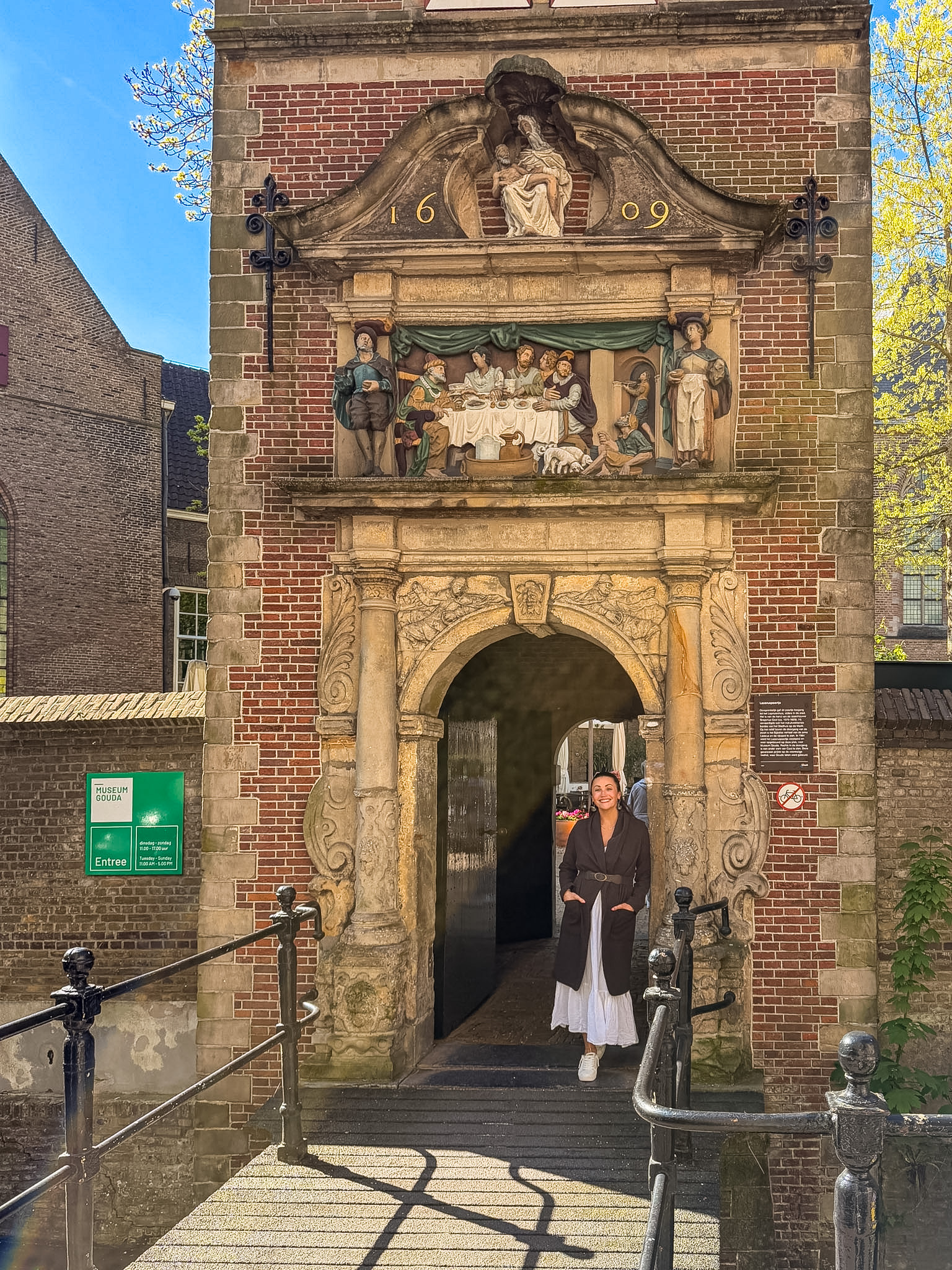 7 day Netherlands itinerary stop at Gouda canals during tulip season