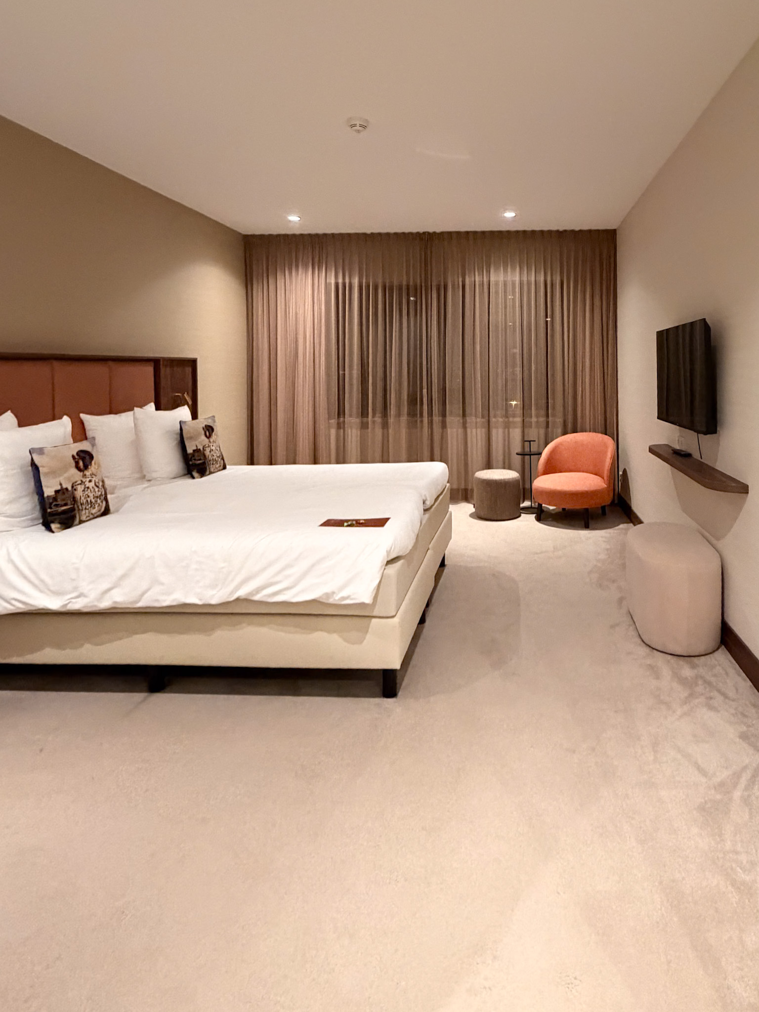 Van der Valk Delft review showing the clean contemporary room design