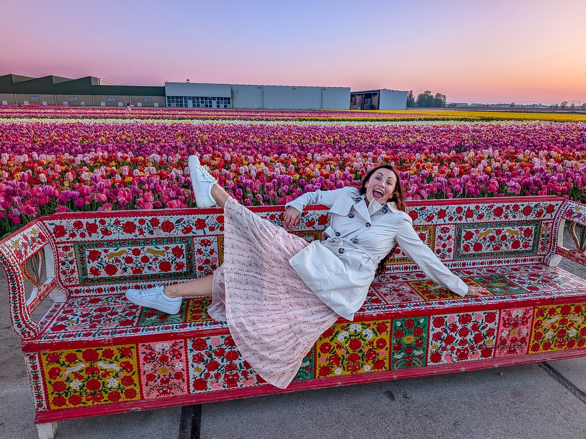 Cute neutral outfit example for what to wear in the tulip fields Netherlands during spring