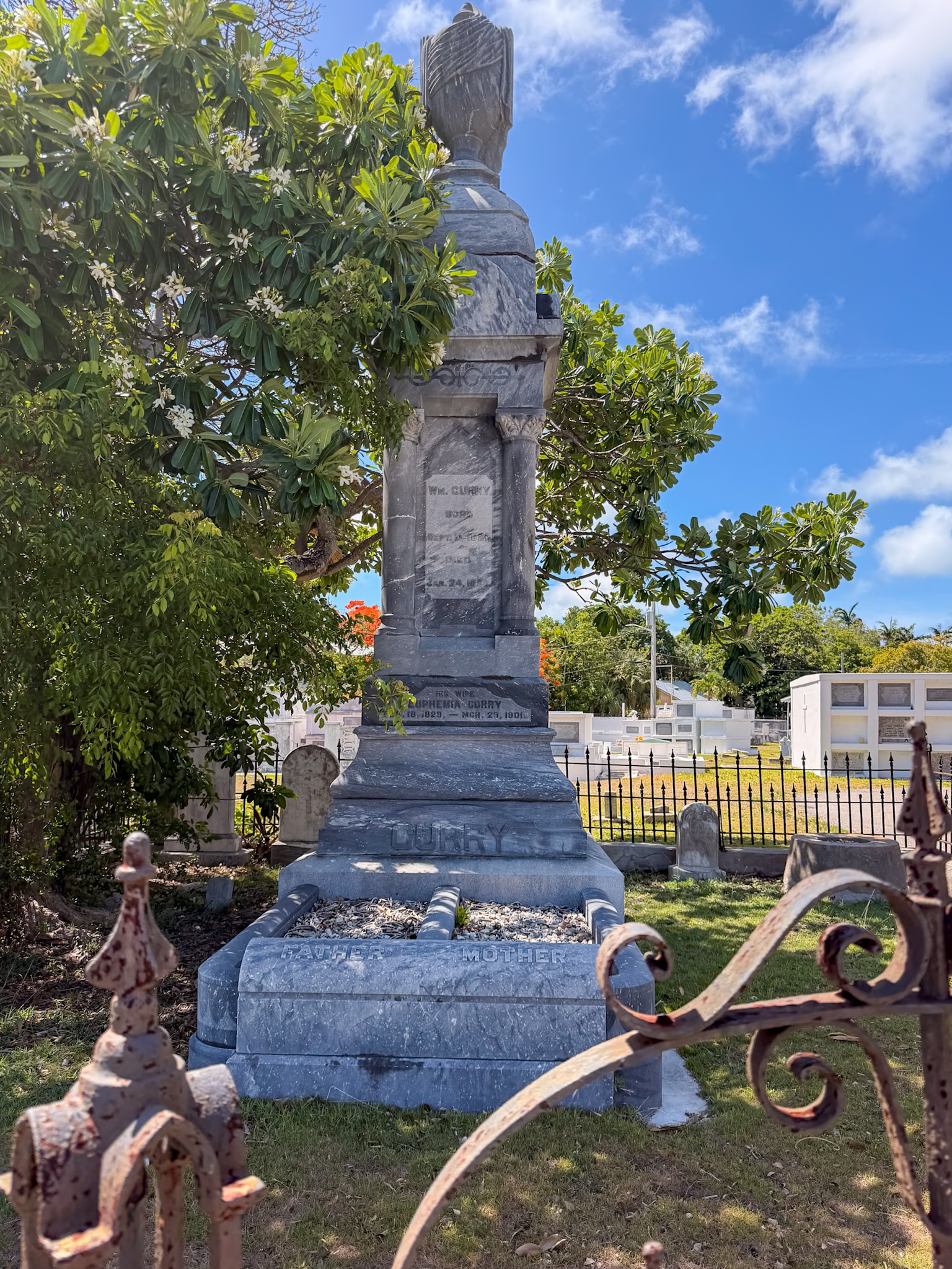 Long pathway lined with graves in the Key West Cemetery