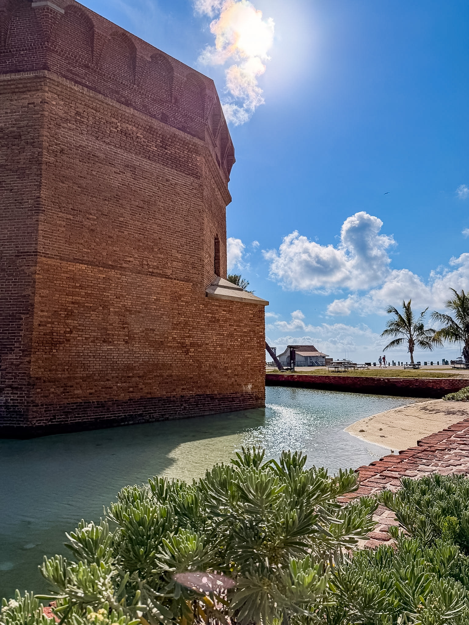 How to visit Dry Tortugas National Park with turquoise water around Fort Jefferson