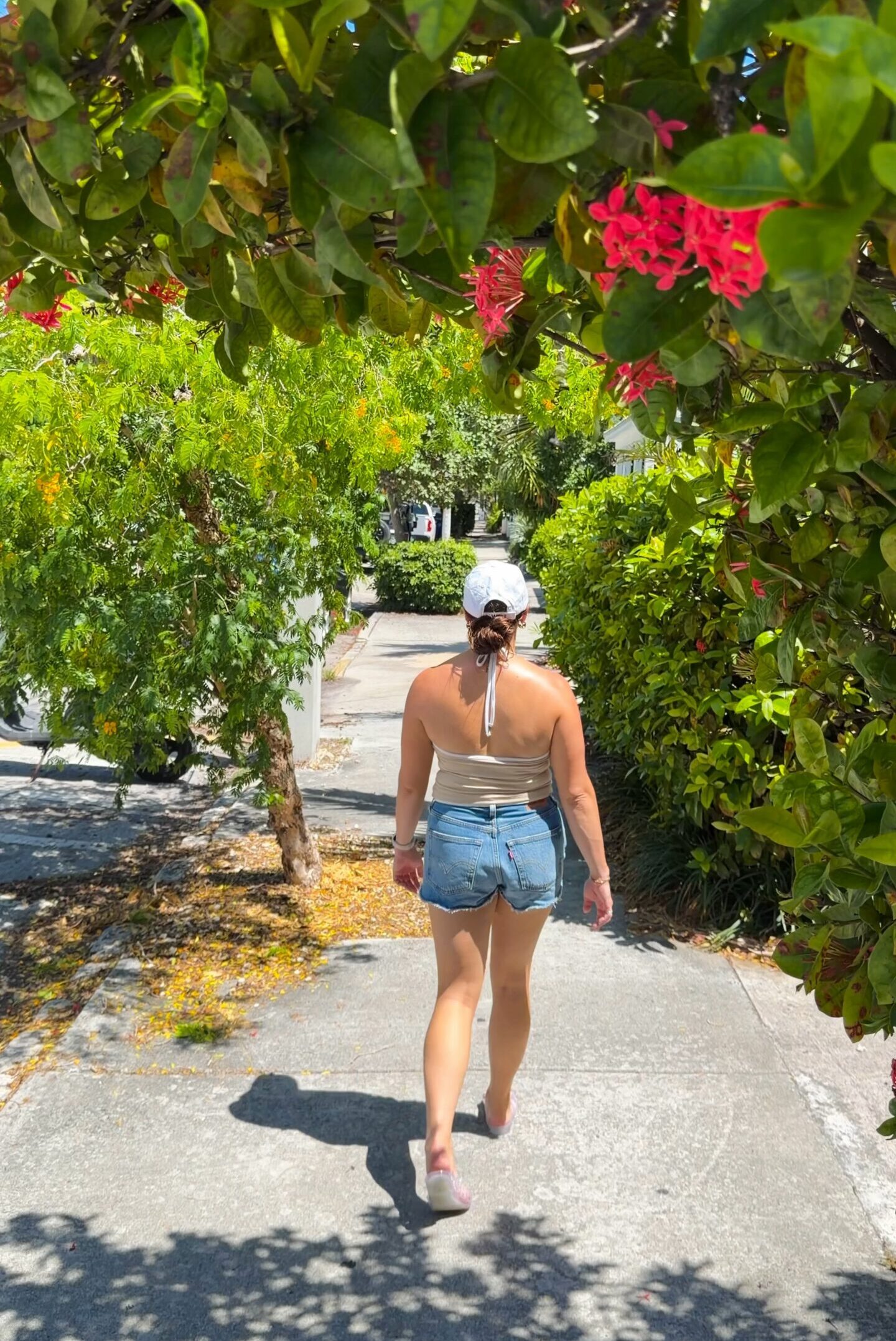 Best photo spots in Key West on a quiet Old Town street with tropical landscaping