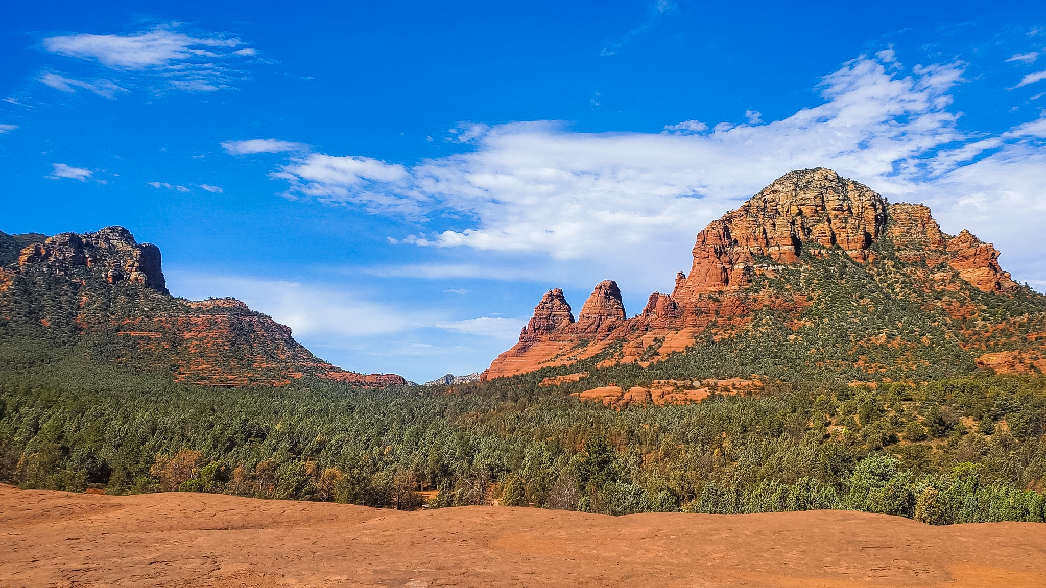 Panoramic red rock view from a Pink Jeep Tour Sedona scenic stop