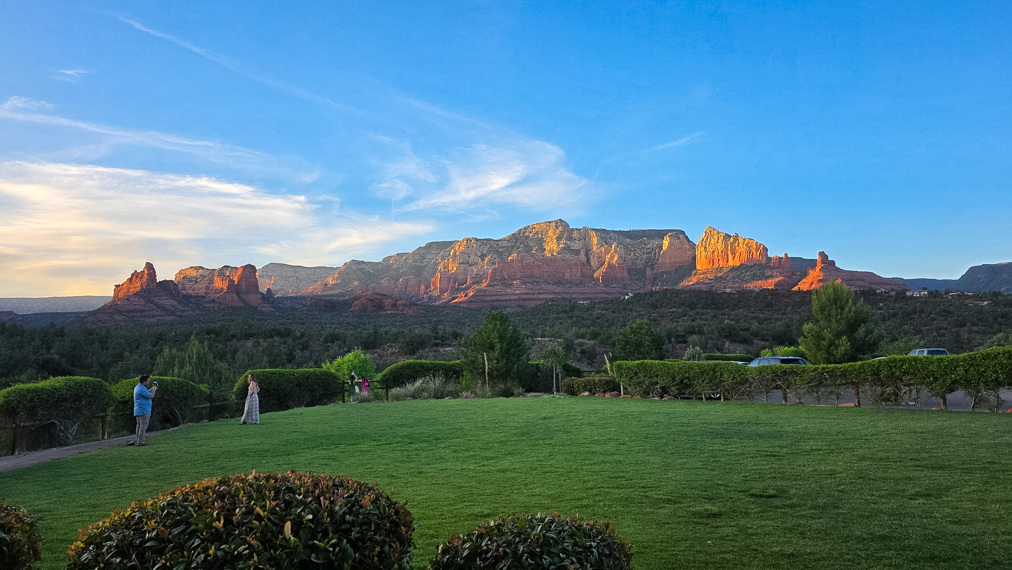 Mariposa Sedona review featuring the restaurant’s dining room and red rock views