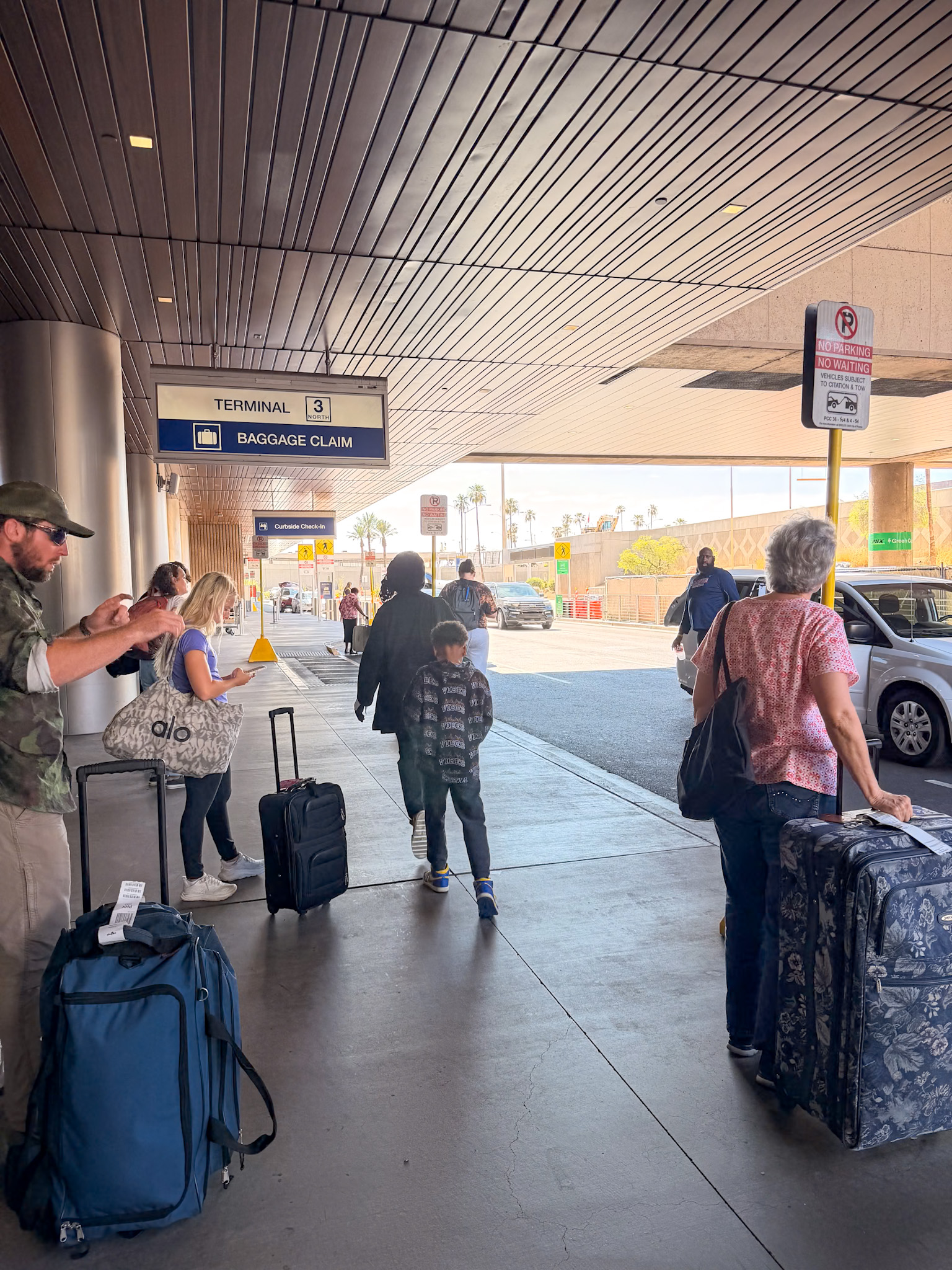 Phoenix Sky Harbor Airport baggage claim and passenger pickup signs