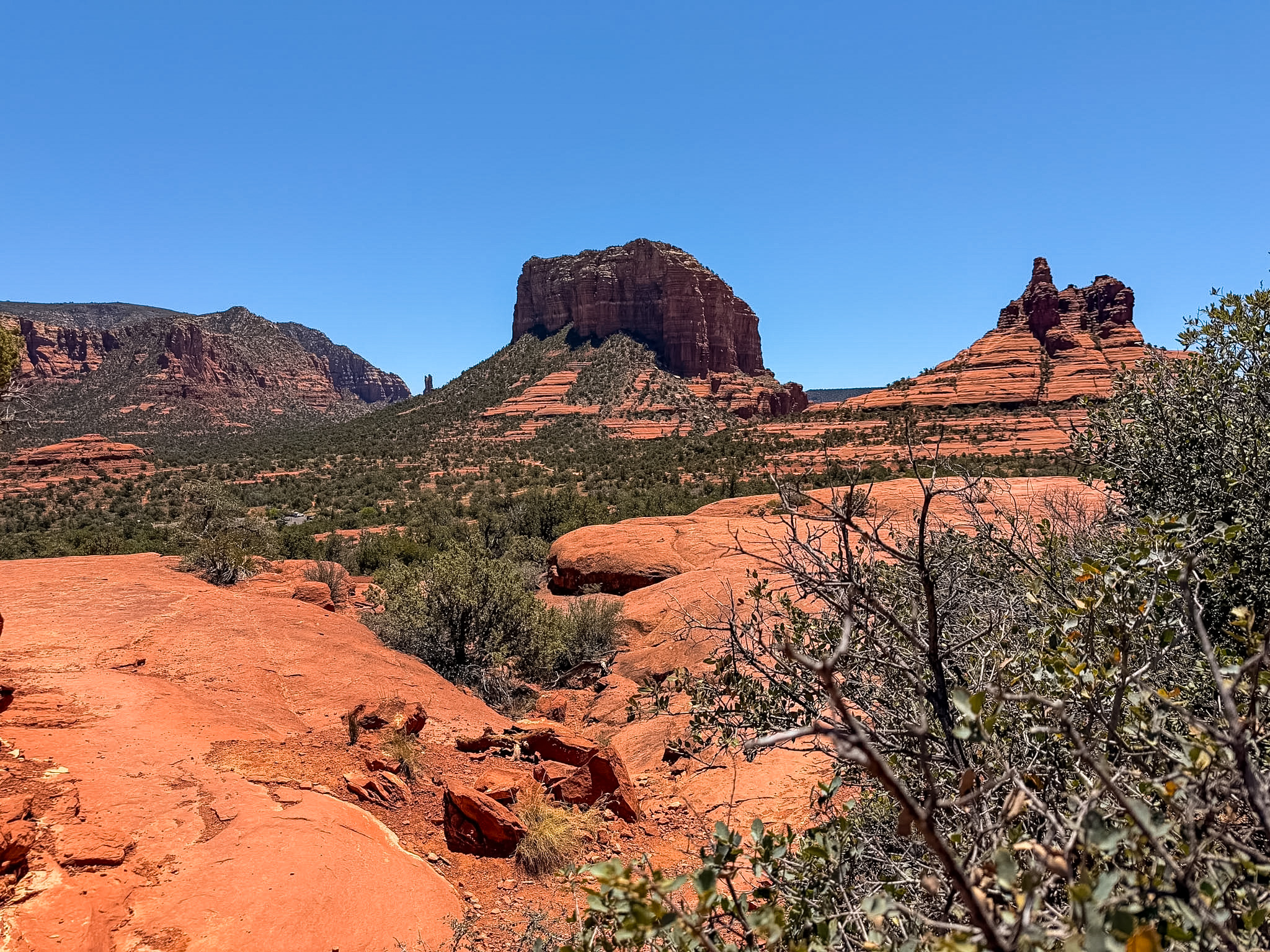 Easy hikes in Sedona with panoramic red rock views from Yavapai Vista Trail