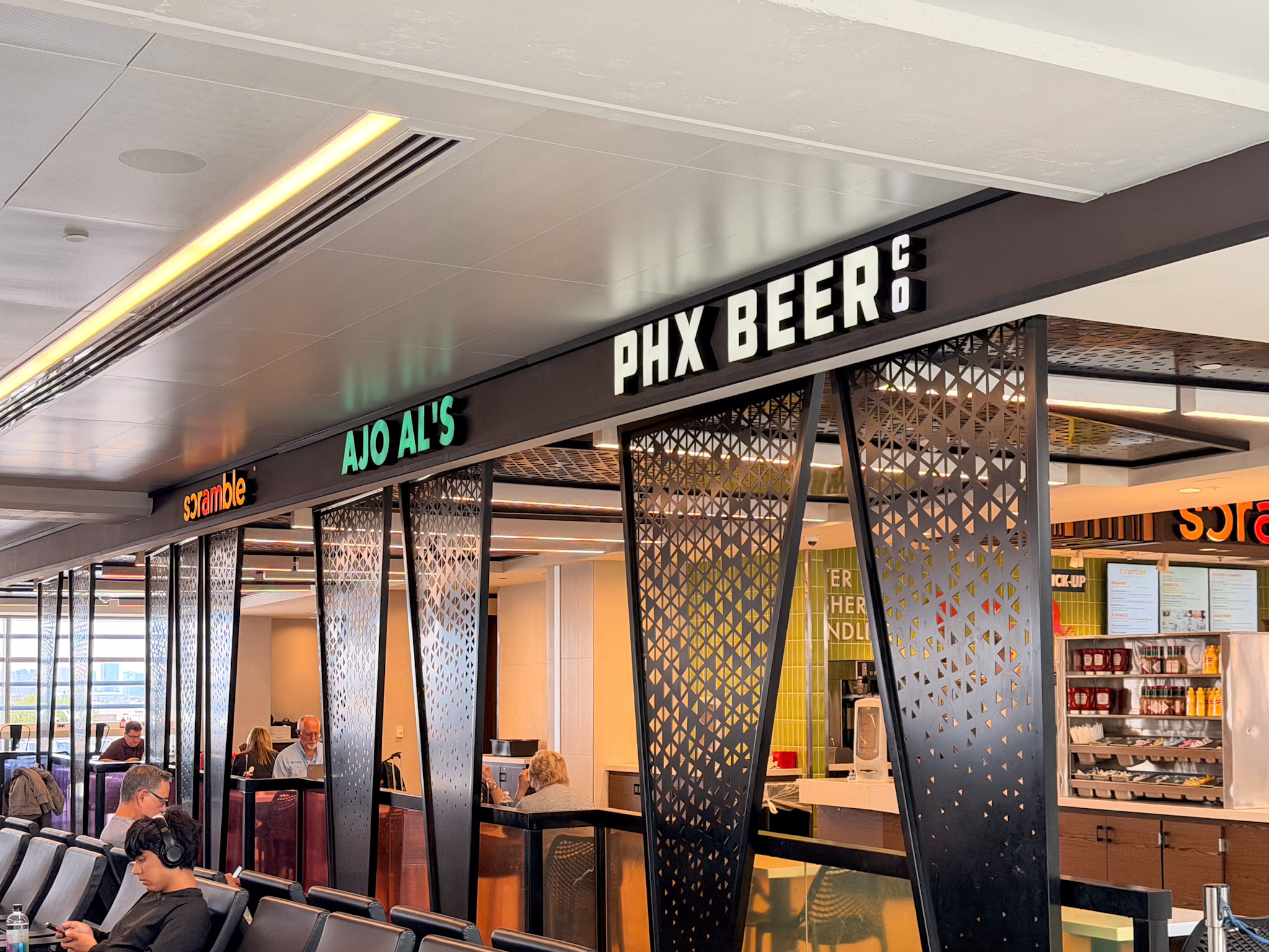 Phoenix Sky Harbor Airport Terminal 4 restaurant concourse