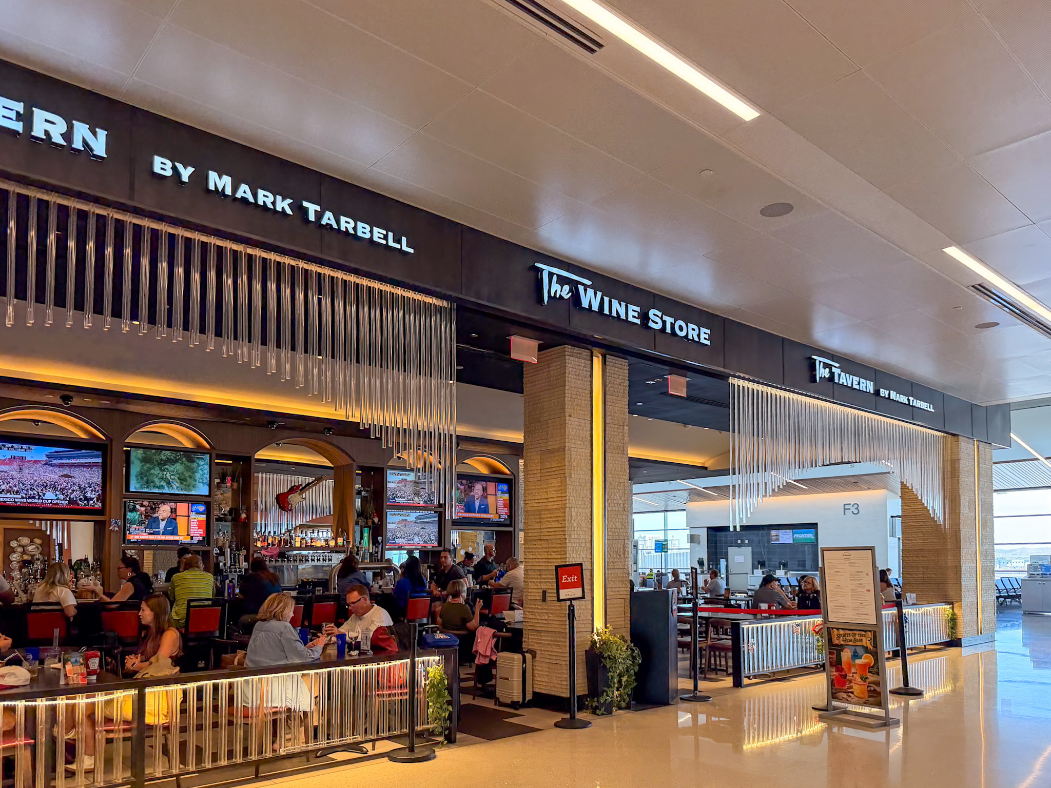 La Madeleine restaurant inside Phoenix Sky Harbor Airport Terminal 4