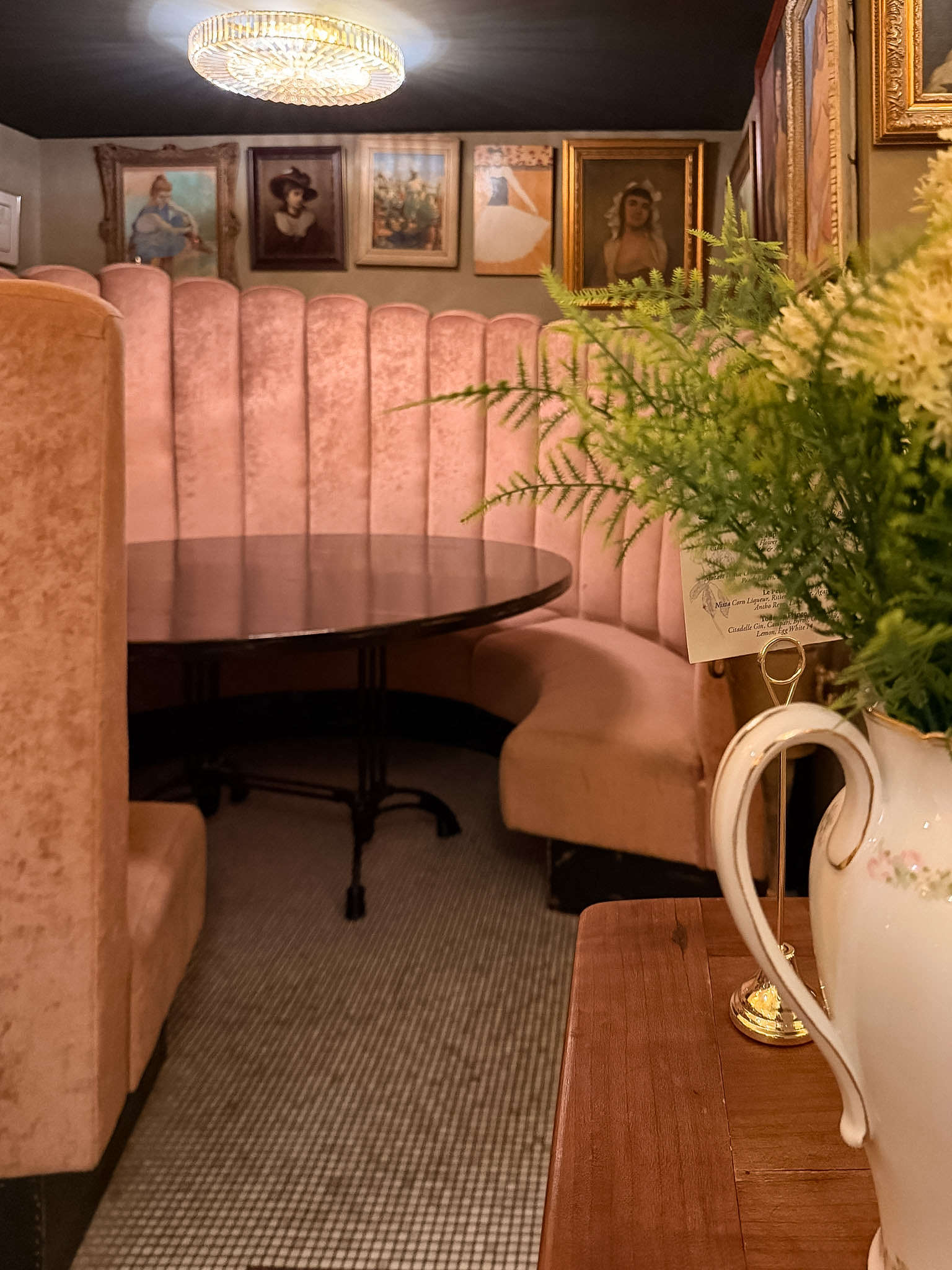 Lilou Knoxville review of the vintage French-inspired dining room and floral décor